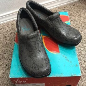 YUU Berhanee Grey slip-op